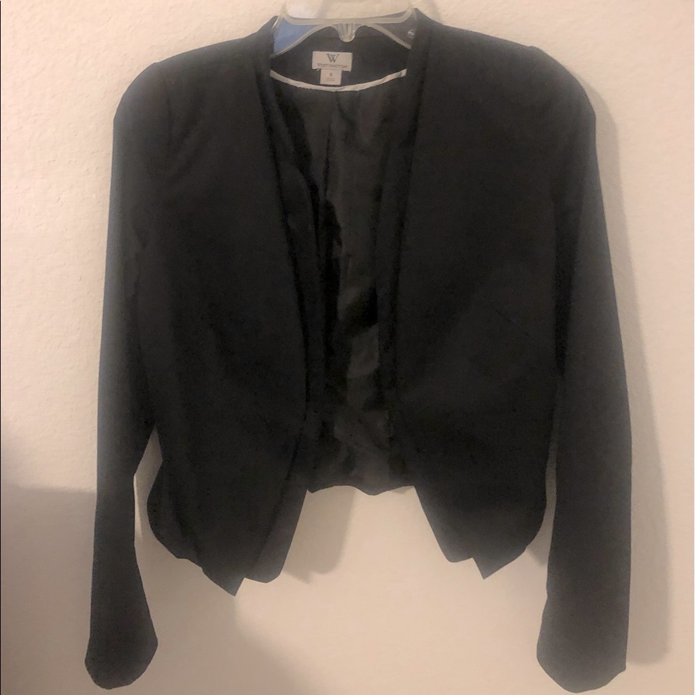 Staple piece! Simple black blazer. Great to pair with slacks or jeans 🖤